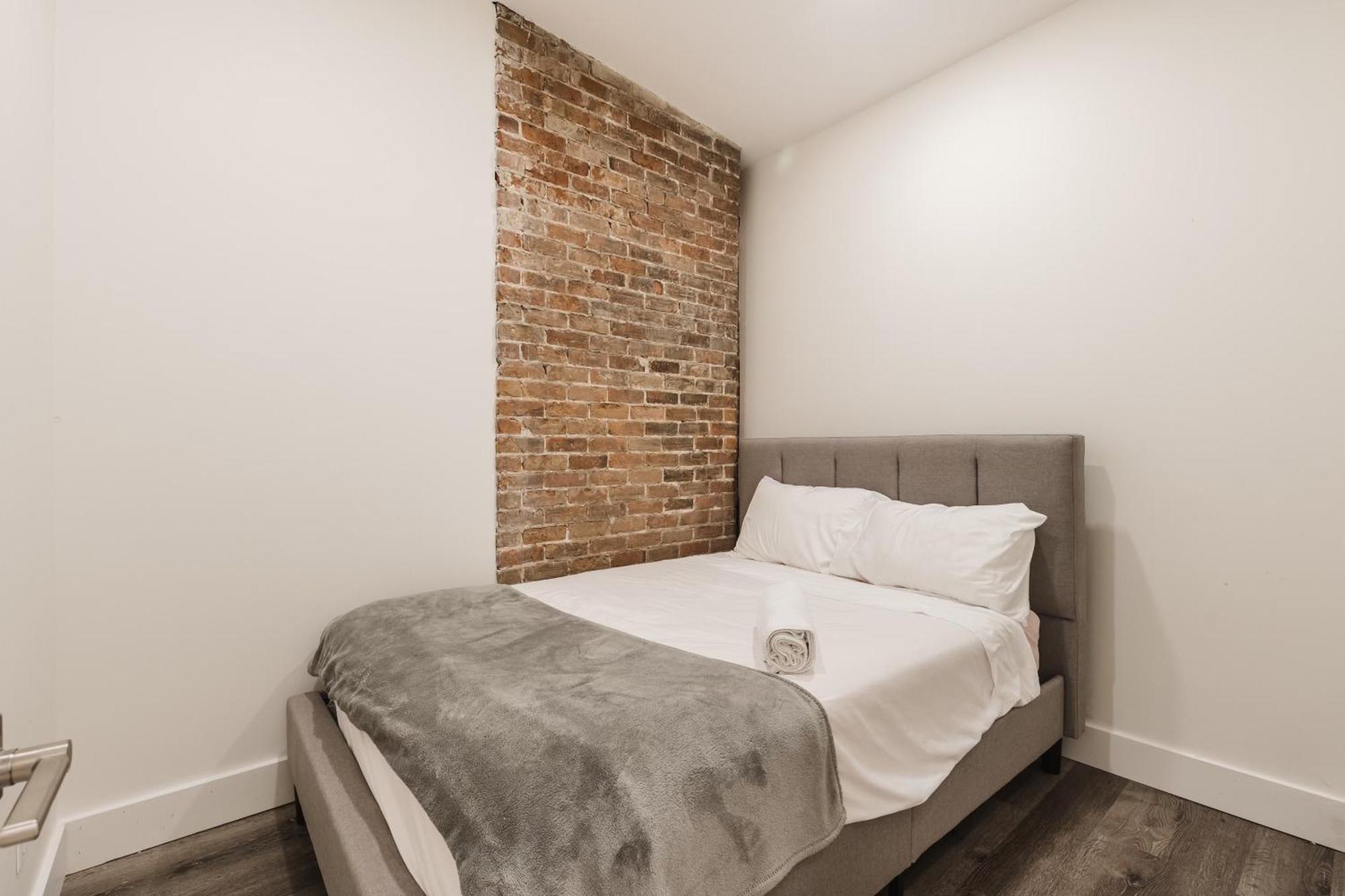 Elegant 3 Bedroom Apartment In Old Port - 302 Монреал Екстериор снимка