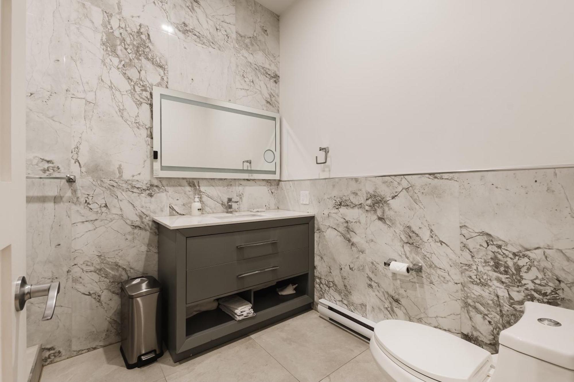 Elegant 3 Bedroom Apartment In Old Port - 302 Монреал Екстериор снимка